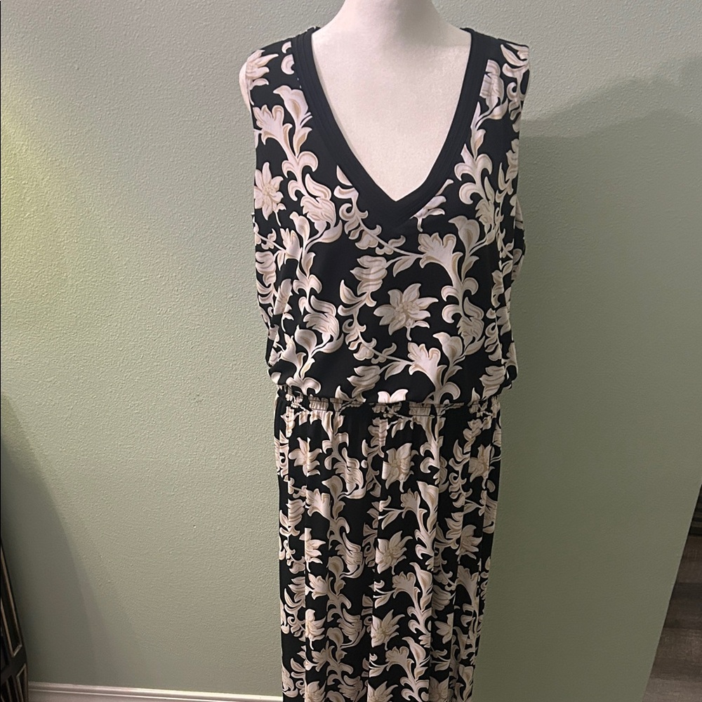 Black and Cream Sleeveless Maxi Dress